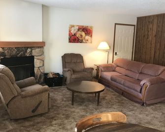 Clean, Comfortable and Quiet Condo at the base of Jackson Creek Summit - Wakefield - Sala de estar