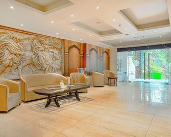 Himalayan Monal Manali by Blueko Hotels - Manali - Σαλόνι ξενοδοχείου