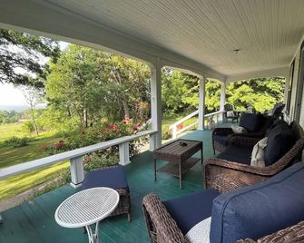 Brigham Farmhouse- Driftless Wisconsin Gem - Blue Mounds - Balcony