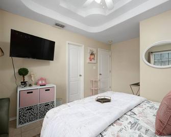 The Parisian Keyless Condo 4 min from Airport and Hospitals - Harlingen - Habitación