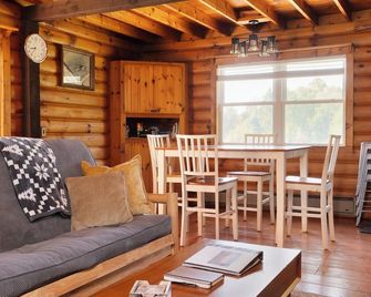 Elk Mountain Vacation Home on 21 Acres - Union Dale - Comedor