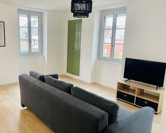 Superior Apartment - Street View - Montceau-les-Mines - Wohnzimmer