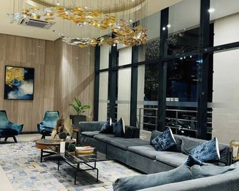 Andi and Frances' Place at BGC - Taguig - Lounge