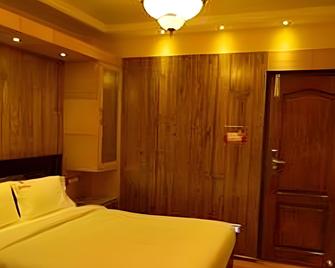 Sun Park Grand Hotel - Ooty - Bedroom