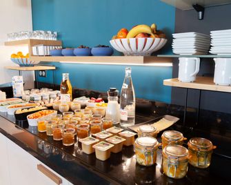 Kyriad Niort-Espace Mendesfrance - Niort - Buffet
