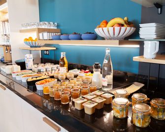 Kyriad Niort-Espace Mendesfrance - Niort - Buffet