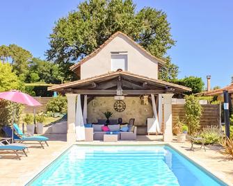 Lovely Home In Saint-Sauveur-Lalande - Saint-Rémy - Piscina