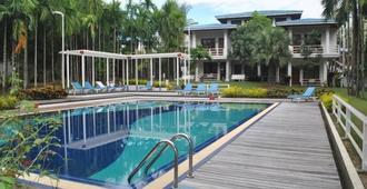 緬甸生活酒店 - 仰光 - 仰光 - 游泳池