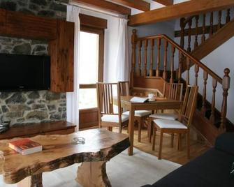 Apartamentos Spa Cantabria Infinita - Potes - Dining room