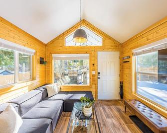 Willow Corner cozy modern tiny home - Port Angeles - Living room