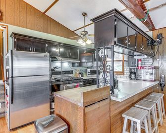 Waterfront Spirit Lake Cabin w/ Boat Rental! - Aitkin - Kitchen