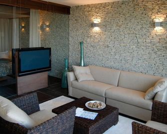 Echo Residence All Suite Hotel - Tihany - Living room