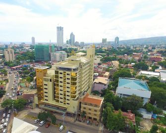 Golden Prince Hotel & Suites - Cebu City - Pemandangan luar