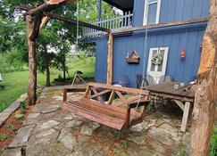 Quaint Stream Side Cottage 15m from Oxford&Hamilton OH - Somerville - Hàng hiên