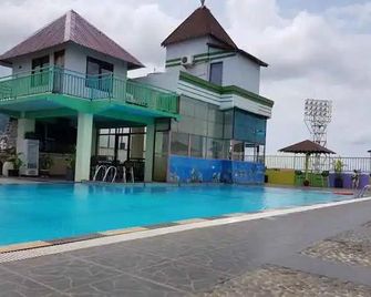 Corner Palace Hotel - Ternate - Piscina