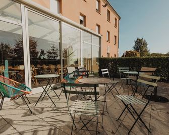 Hôtel Akena Caudry Cambrai - Caudry - Patio