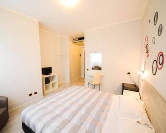 Hp Fly Hotel Bologna - Calderara di Reno - Habitación