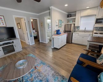 Quiet Cottage steps away from Fulton Pier | Sleeps 4 - Fulton - Sala de estar