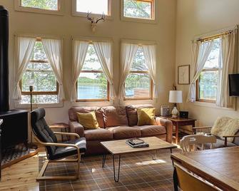Mallard Point - Cabin 2 - Grand Rapids - Living room