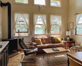 Mallard Point - Cabin 2 - Grand Rapids - Вітальня