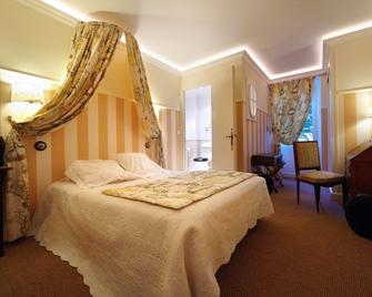 Hotel des Deux Rocs - Tourrettes - Schlafzimmer