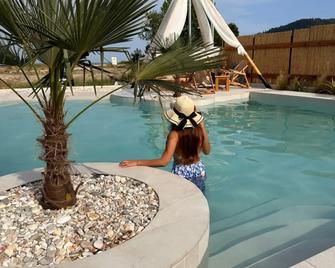 Amo Golden Suites - Chrisi Ammoudia