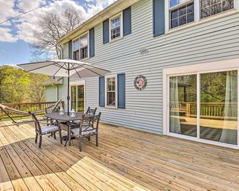 Chic Nashville-Area Retreat w/ Private Pool! - Kingston Springs - Balcón