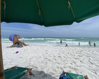 Beach Chair Service Starts March 1 - Shalimar - Playa