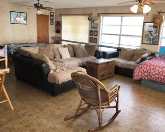 Charming 2-bedroom house with a beautiful view, WiFi, AC in Olivia - Port Lavaca - Huiskamer
