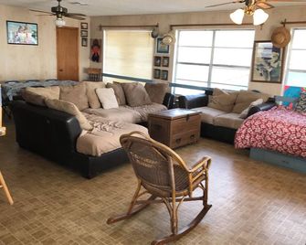 Charming 2-bedroom house with a beautiful view, WiFi, AC in Olivia - Port Lavaca - Obývací pokoj