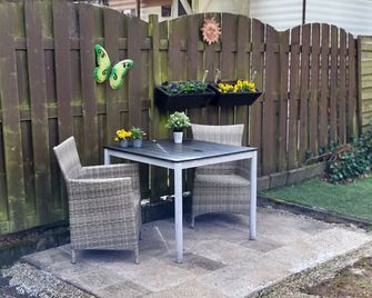 Gerenoveerd chalet met tuin - Hoenderloo - Patio