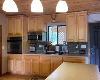 Suwannee River - Old Town - Kitchen