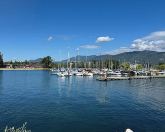 Mayor's Lake and Ski Suite - Sandpoint - Outdoors view