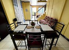 Lovely 3-Bed House in Talisay, Cebu, Philippines - ตาลิเซย์ ซิตี้ - ห้องอาหาร