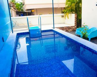 J. Gibson Hotel - Lekki - Piscina