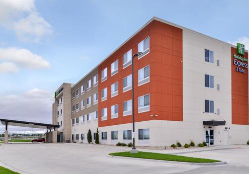 Holiday Inn Express & Suites - Kansas City - Lee's Summit, an IHG Hotel  from $129. Lee's Summit Hotel Deals & Reviews - KAYAK