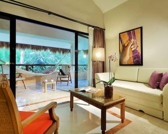 Grand Palladium Colonial Resort & Spa - אקומל - סלון