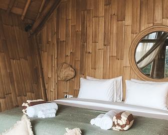 Kalma Bamboo Eco Lodge - Kuta - Schlafzimmer