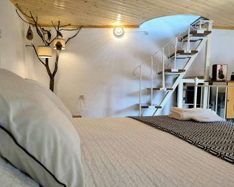 Cozy country house. Explore the village to the sound of birds and waterfalls! - Sul - Chambre