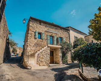 Agréable maison de village avec terrasse - Pougnadoresse - Edificio