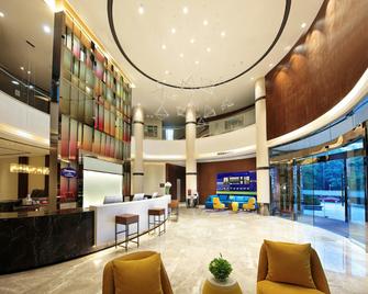 Hampton by Hilton Wuhan Tianhe Airport East - Wuhan - Lobby