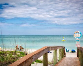 Pass a Grille Gulf Way Beachfront Balcony Views - Saint Pete Beach - Beach