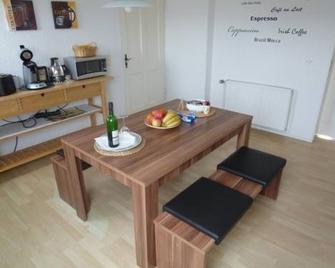 Airport Apartment - Düsseldorf - Essbereich