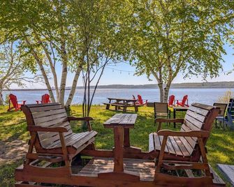 Studio 6 | 2 Min Waterfront | Bbq & Fireplace - Sainte-Anne-de-Beaupré - Patio