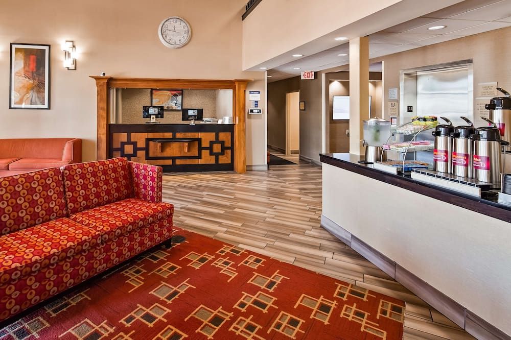 Front desk view of Best Western PLUS Peoria