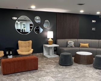 Highland Suites Minot - Minot - Lounge