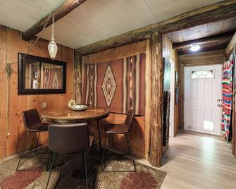 Unique Riverfront Cabin 1 hour north of PDX - Kalama - Comedor