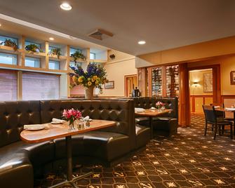 Best Western PLUS Windjammer Inn & Conference Center - South Burlington - Restaurant