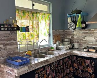 Otaha 2, Vaiotaha Lodge - Vaitape - Kitchen