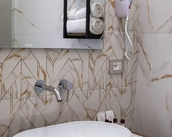 Domus Monasteire - Pagani - Bathroom